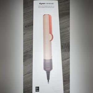 Dyson airstrait